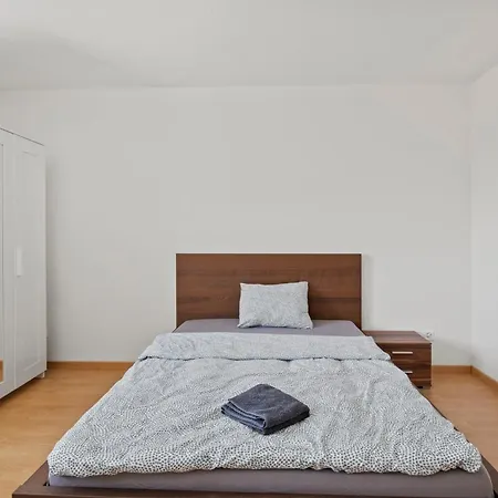 Spacious-Excellent Connection-Parking-Washer Winterthur Room photo