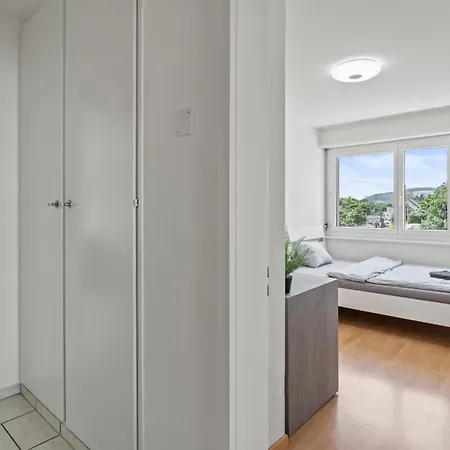 Spacious-Excellent Connection-Parking-Washer Winterthur Room photo
