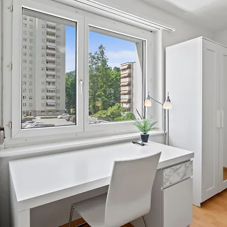 Spacious-Excellent Connection-Parking-Washer Winterthur Room photo
