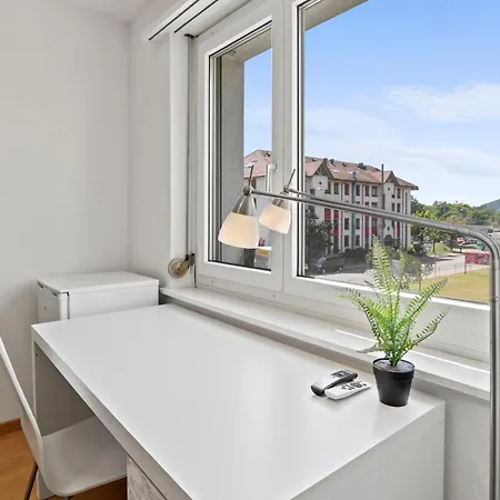 Spacious-Excellent Connection-Parking-Washer Winterthur Room photo
