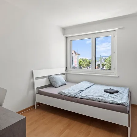 Spacious-Excellent Connection-Parking-Washer Winterthur Room photo